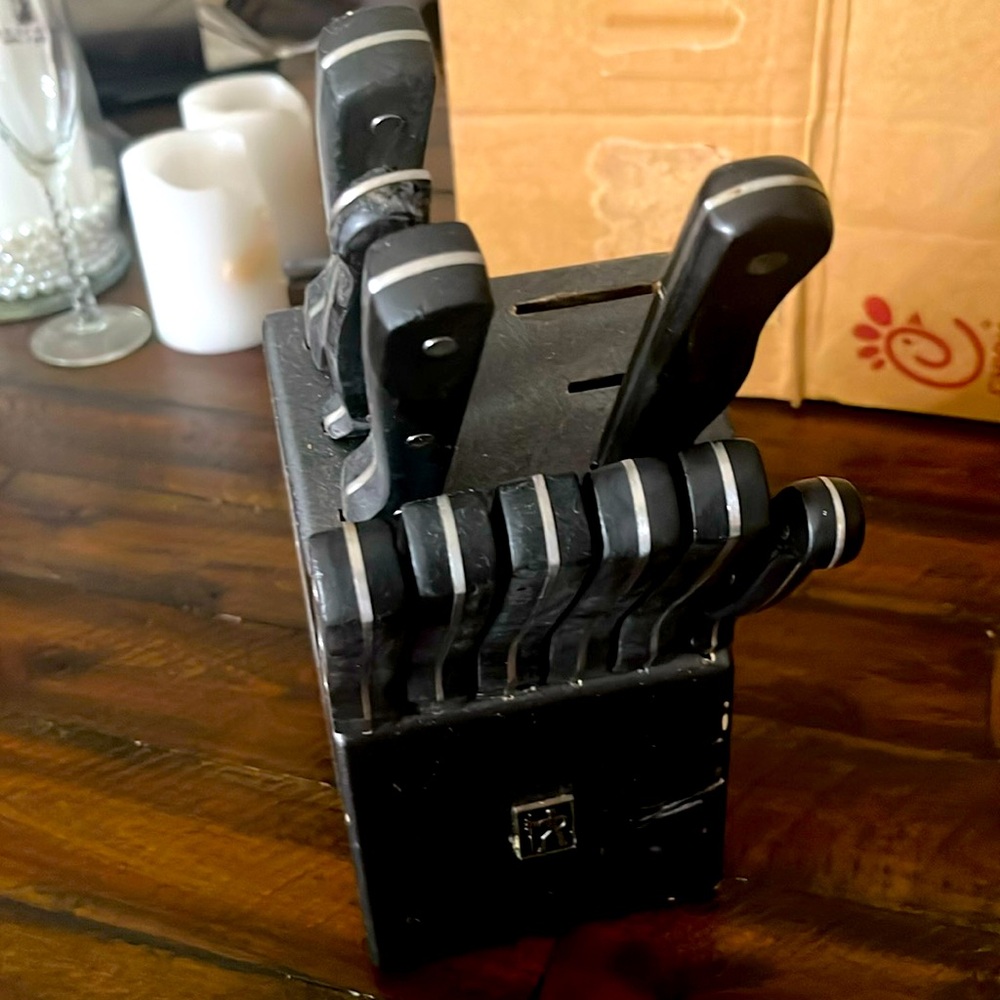Used incomplete Knife set